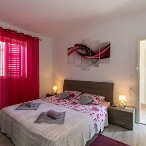 apartman-borna.hotelinzadar.com/